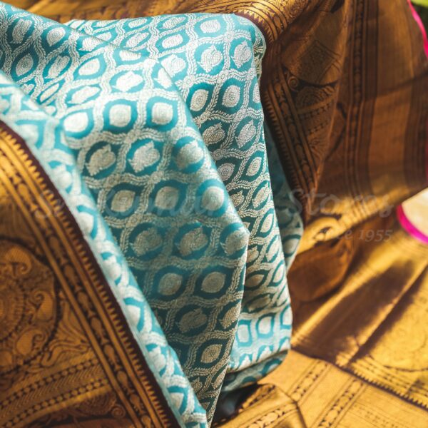 Blue Body With Black Border - Image 8