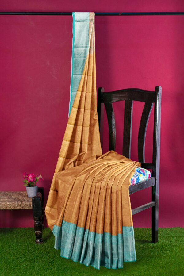 Copper saree with turquoise blue border - Image 3