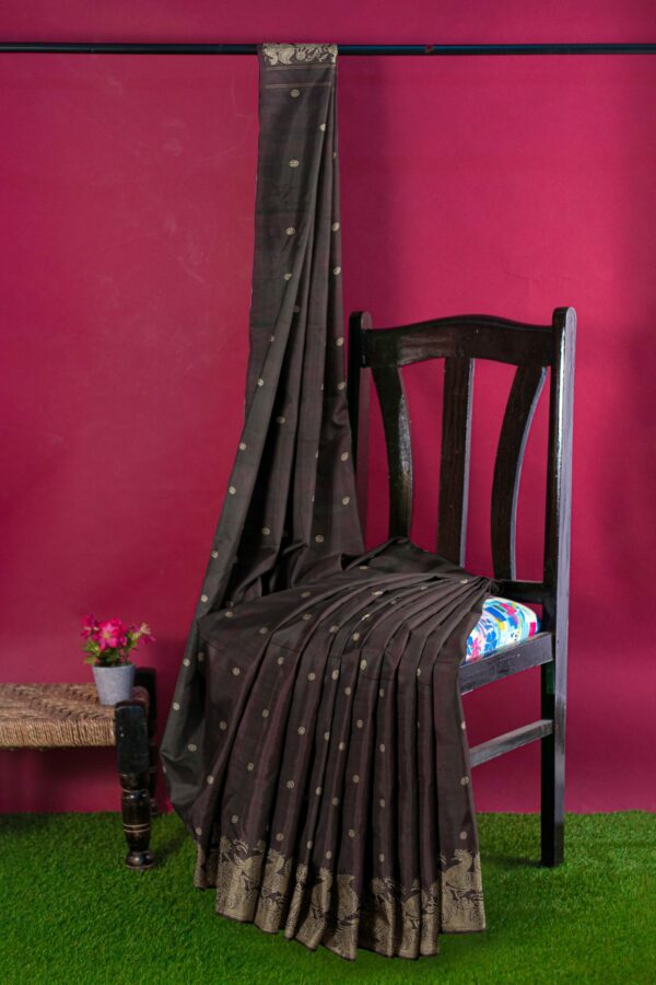 Dark Brown saree with Golden Border - Image 3