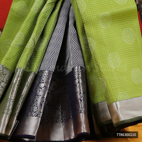 Green Saree With Black Border - Image 3