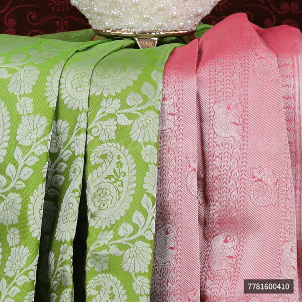 Green Saree With Pink Border - Image 2
