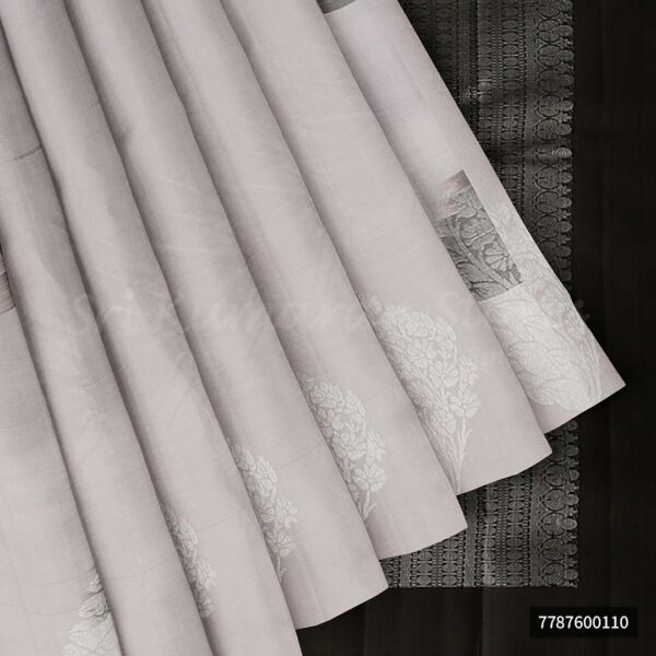 Grey Saree With Black Border - Image 4
