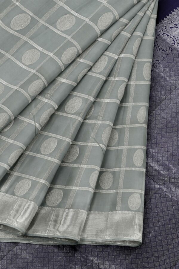 Half White Saree with silver Border - Image 4