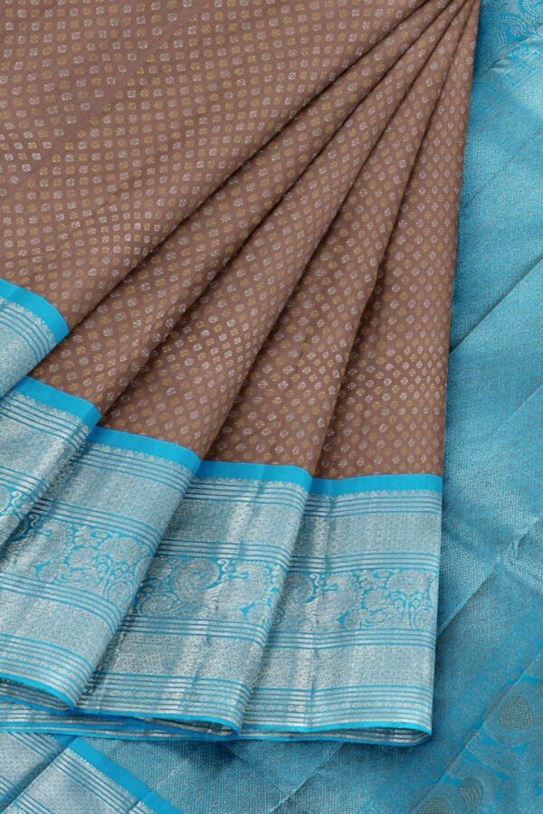 Light brown saree with blue border - Image 4