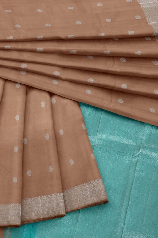 Light brown saree with turquoise blue border - Image 2