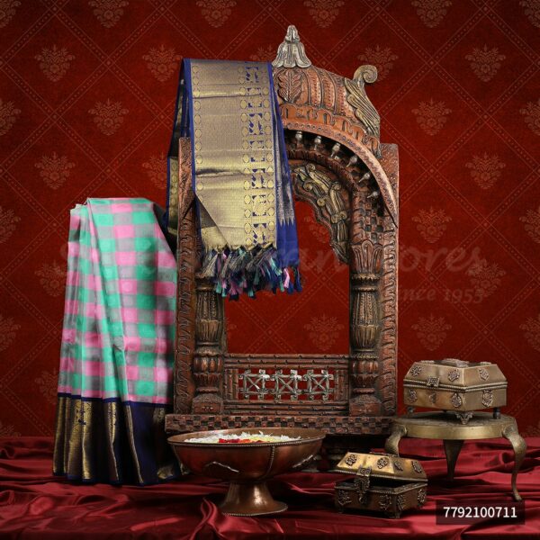 Pink And Green Check Saree With Dark Blue Border