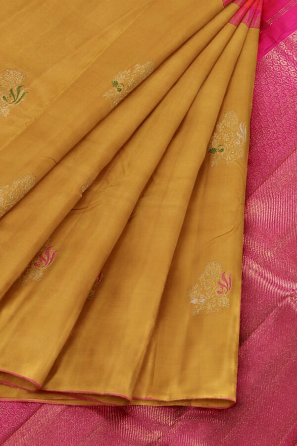 Pink saree with Yellow Border - Image 4