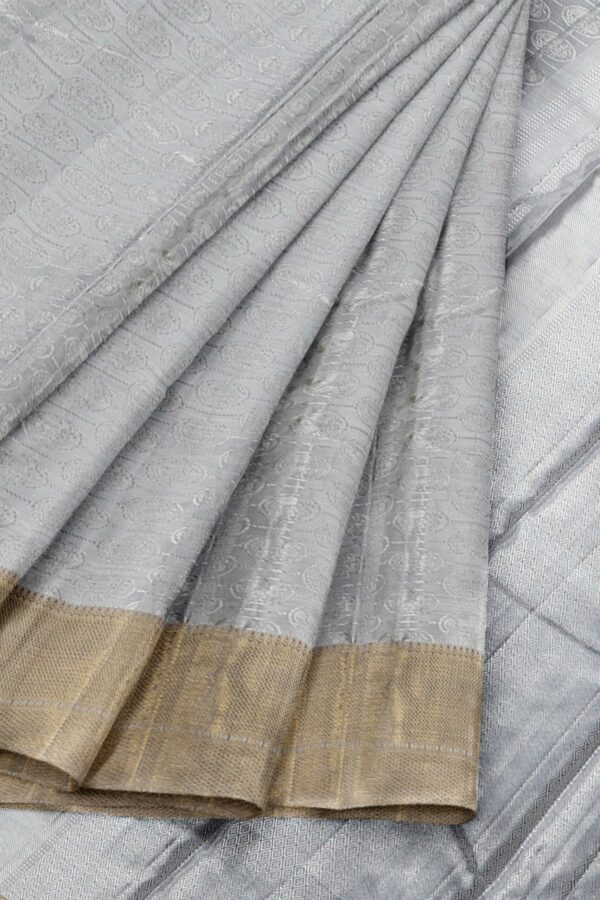 Silver saree with Golden Border - Image 4
