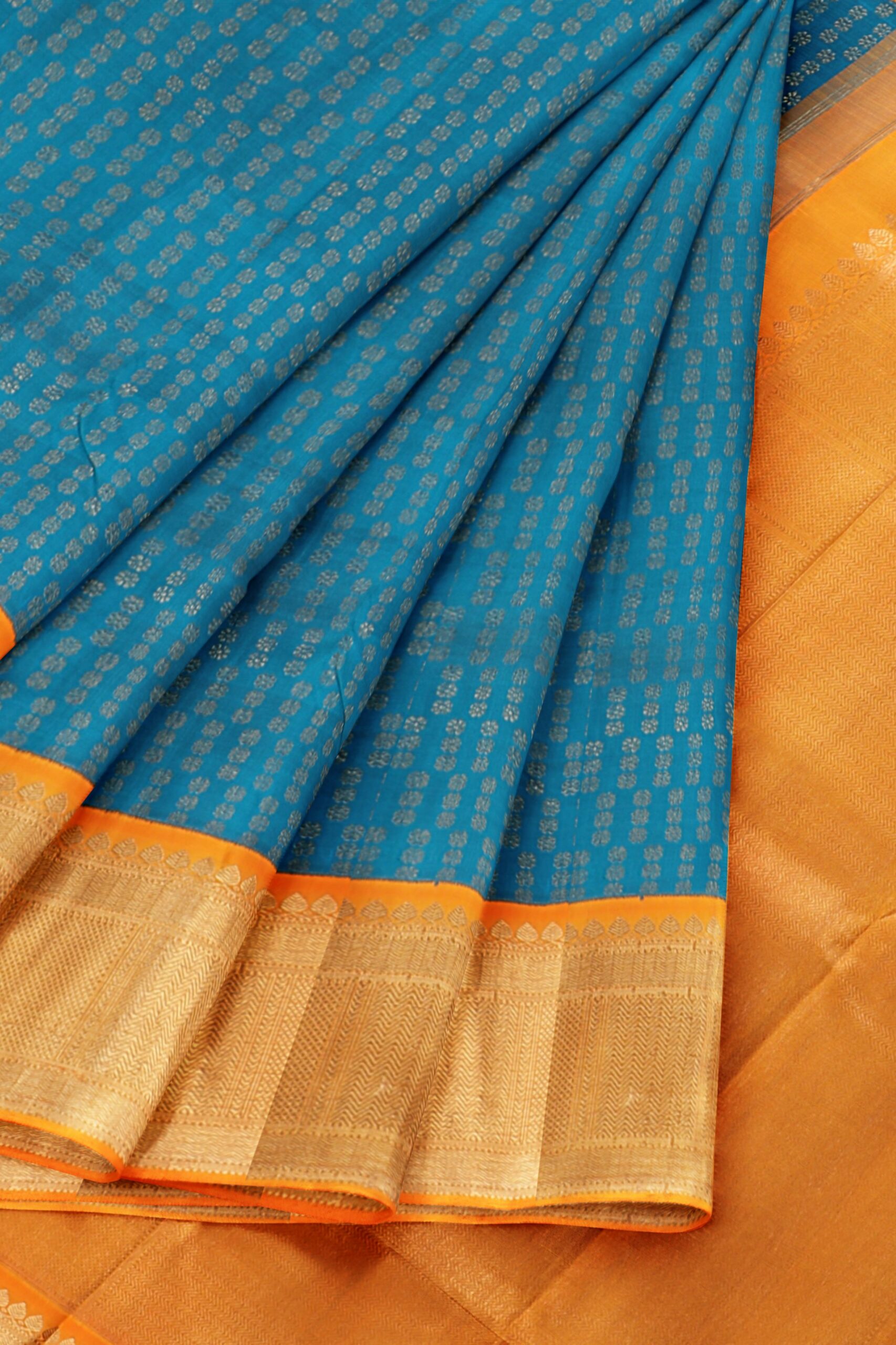 Torqouise Blue saree with Orange Border - Image 4