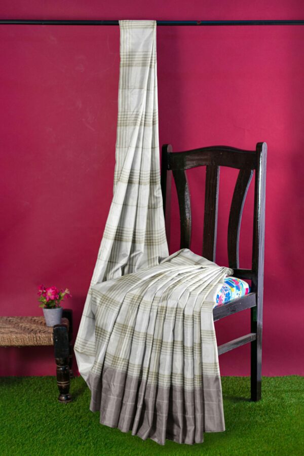 White saree with grey border - Image 3