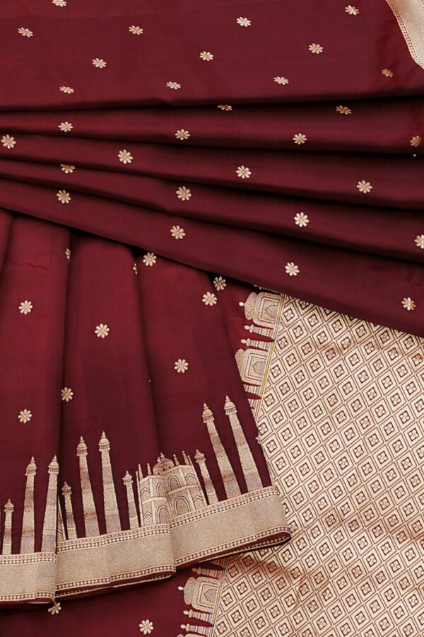 Dark maroon saree with golden colour border - Image 5