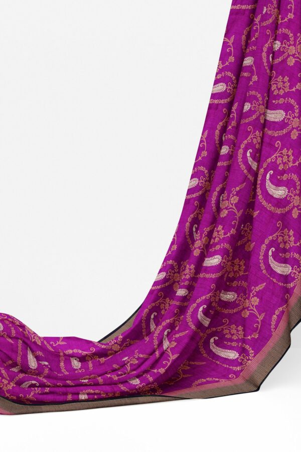 Purple saree with golden dark blue border - Image 3
