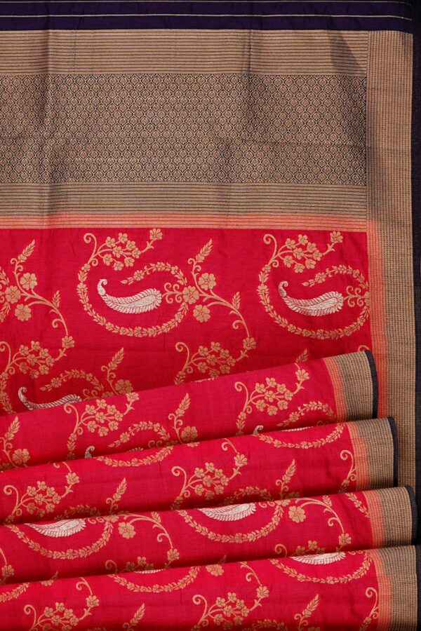 Red saree with golden dark blue border - Image 4