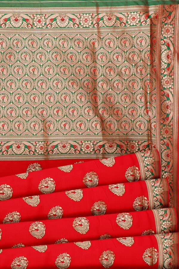 Red saree with golden green border - Image 4