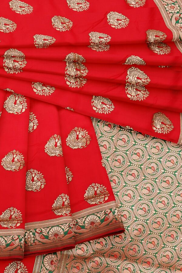 Red saree with golden green border - Image 5