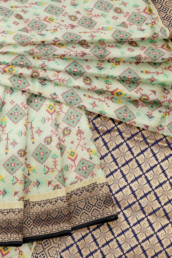 White saree with dark blue golden border - Image 5