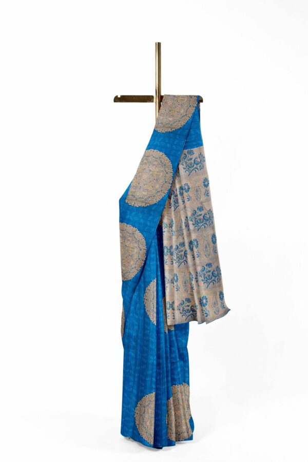 Blue saree with blue border - Image 2