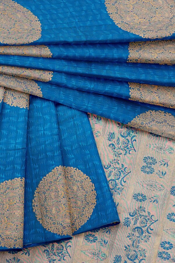 Blue saree with blue border - Image 5