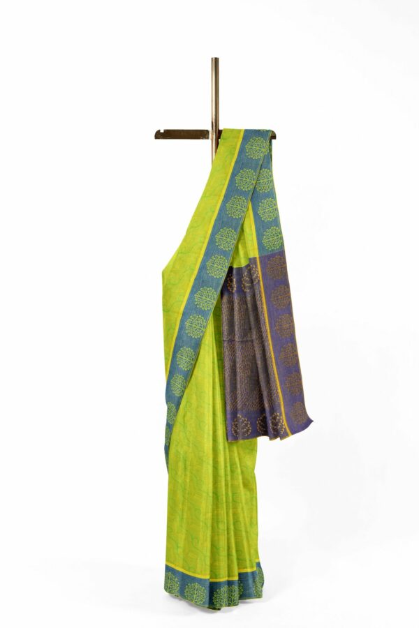 Green saree with blue border - Image 2