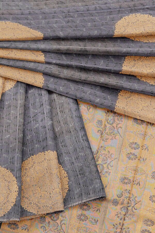 Grey saree with grey border - Image 5