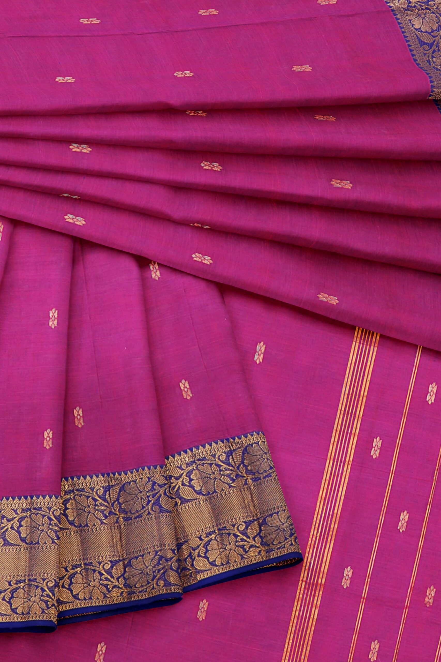 Magenta saree with Blue border - Image 5