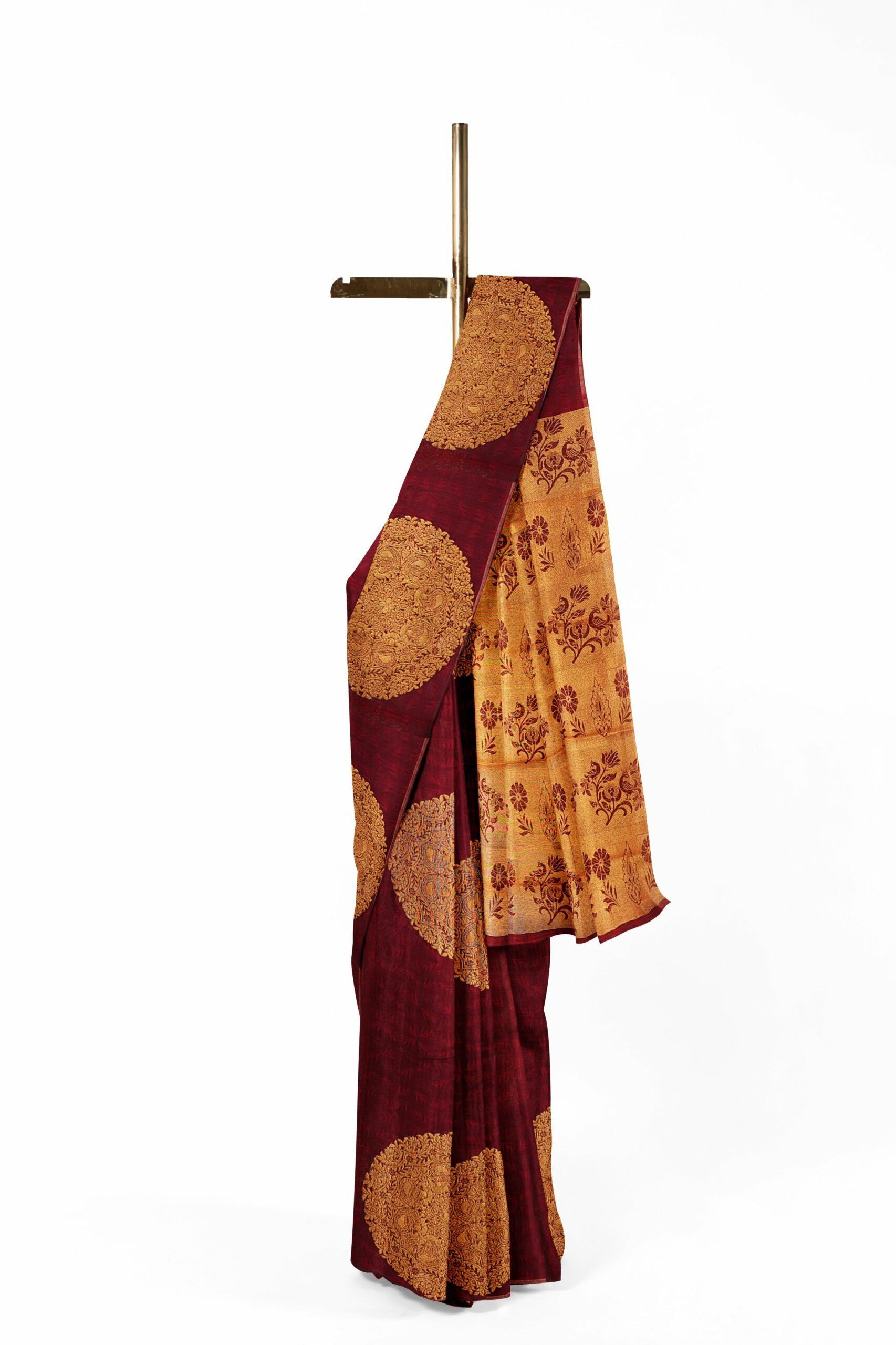 Maroon saree with maroon border - Image 2