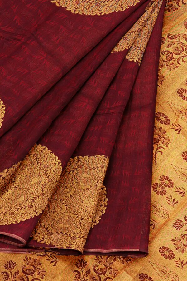 Maroon saree with maroon border - Image 6