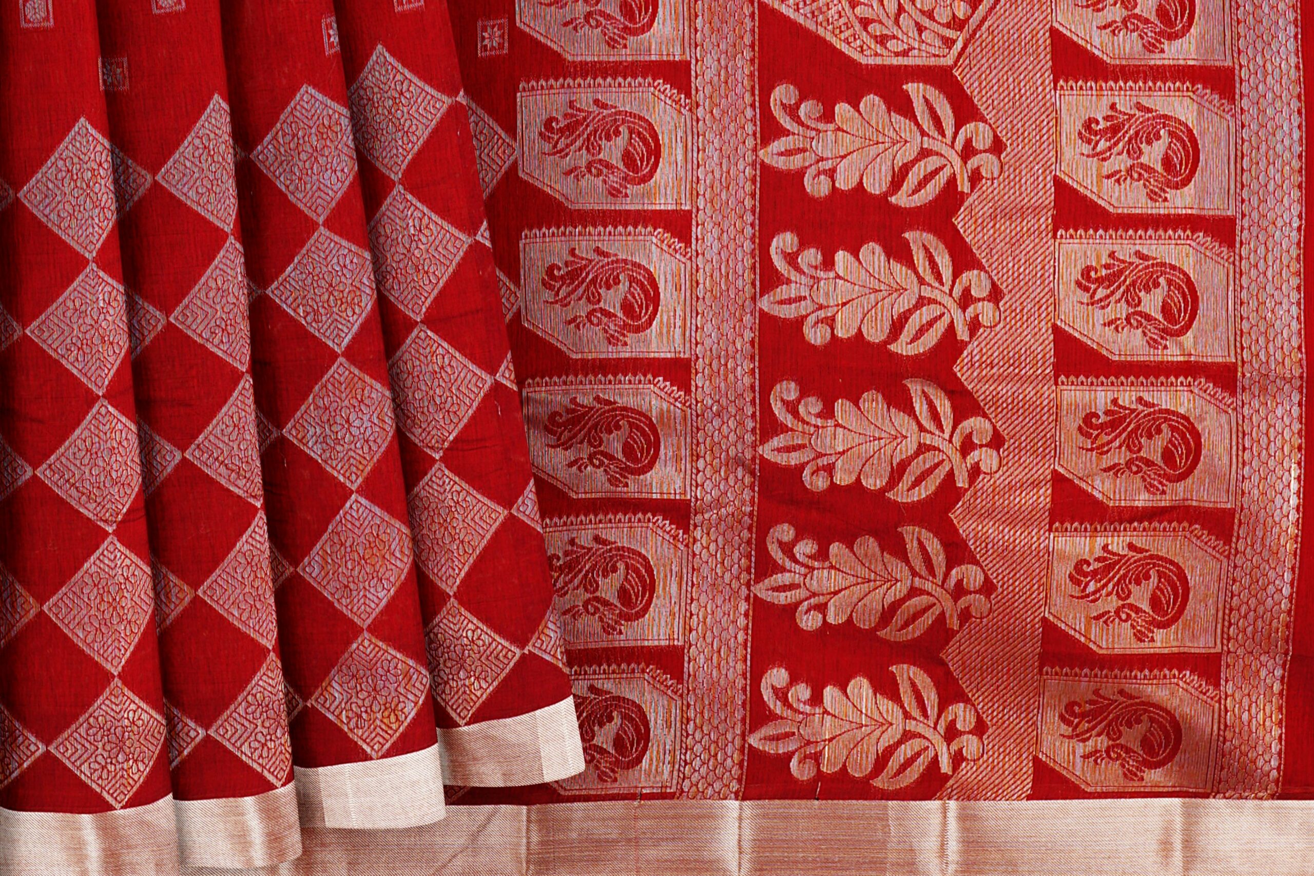 Red saree with silver border - Image 4