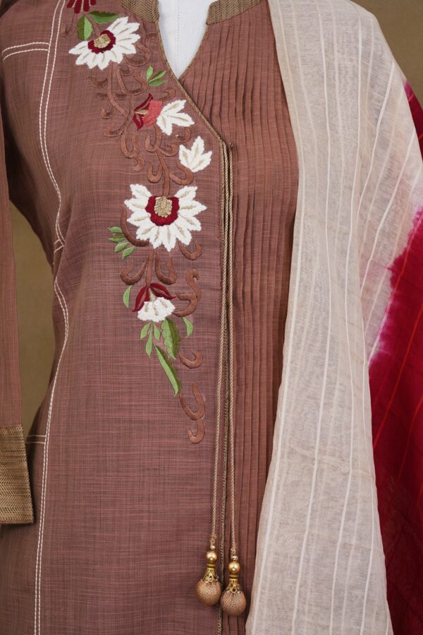 Bown floral design top with white bottom and white red shawl kurti - Image 2