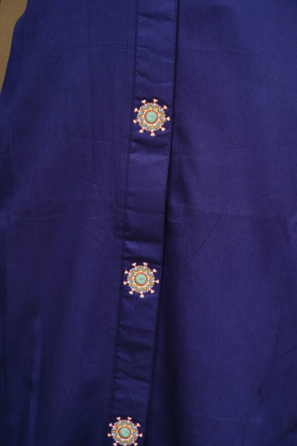 Dark blue top with beige bottom and lavender shawl kurti - Image 4
