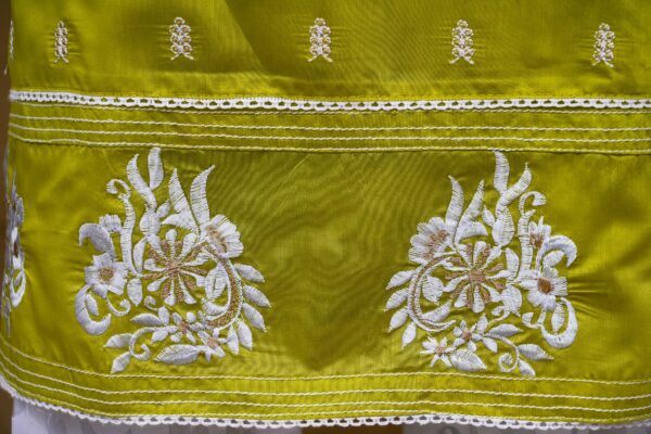Green design top with white bottom and netted shawl kurti - Image 5