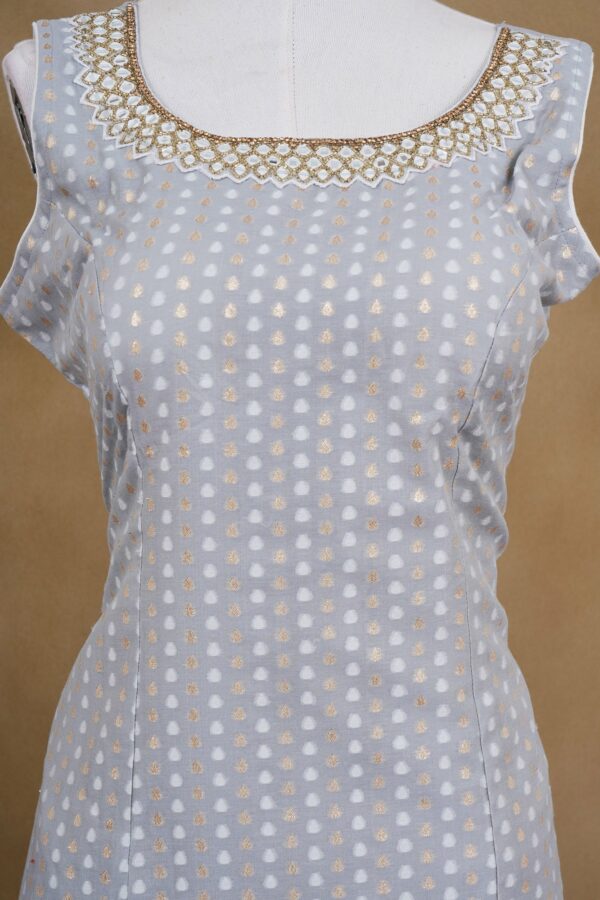 Light grey top with white bottom and netted shawl kurti - Image 3