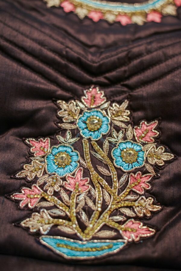 Dark brown Floral design - Image 2