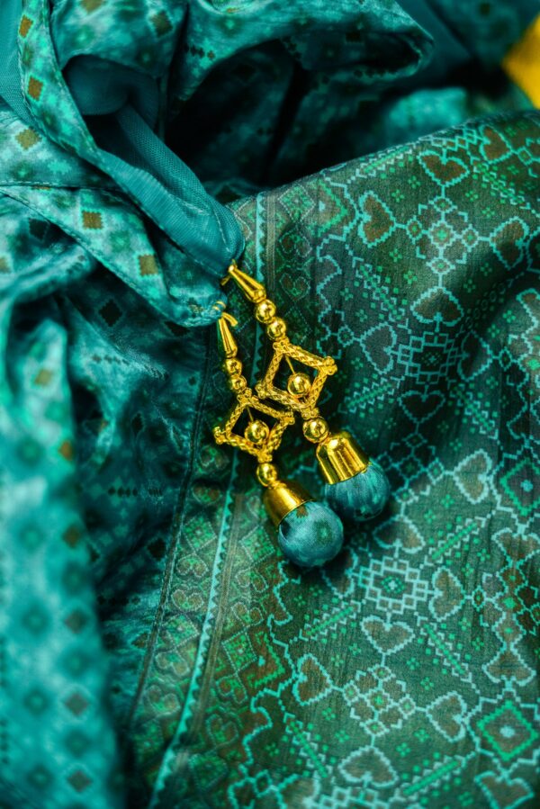 Turquoise blue with Floral design - Image 3