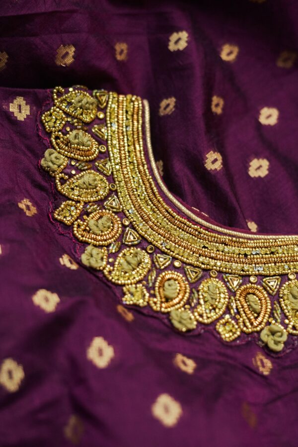 Voilet lehenga with Beige shawl - Image 2