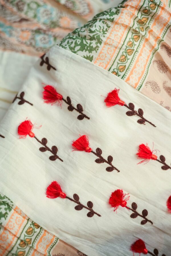 White floral design lehenga - Image 2