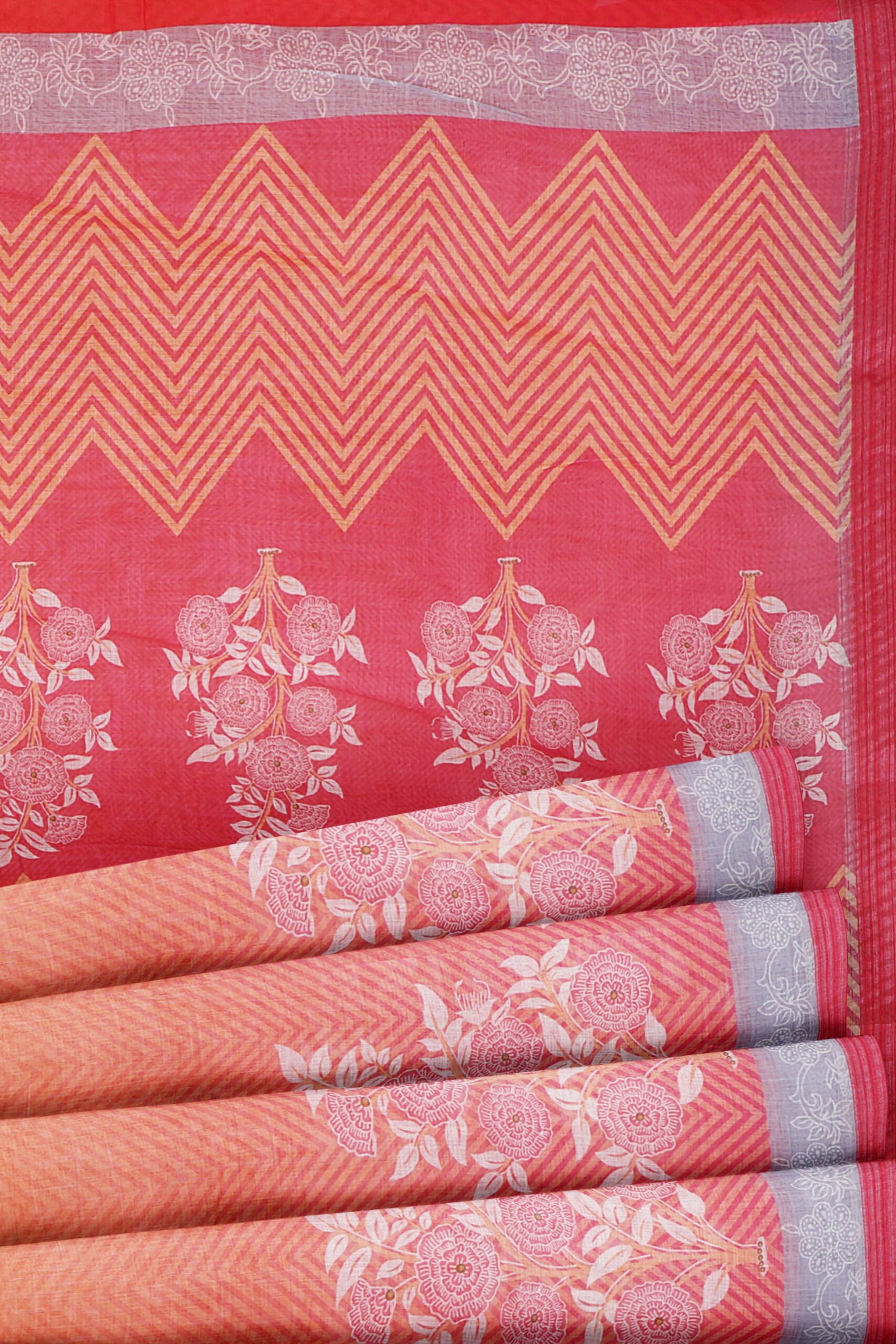 Baby pink saree with white border - Image 4