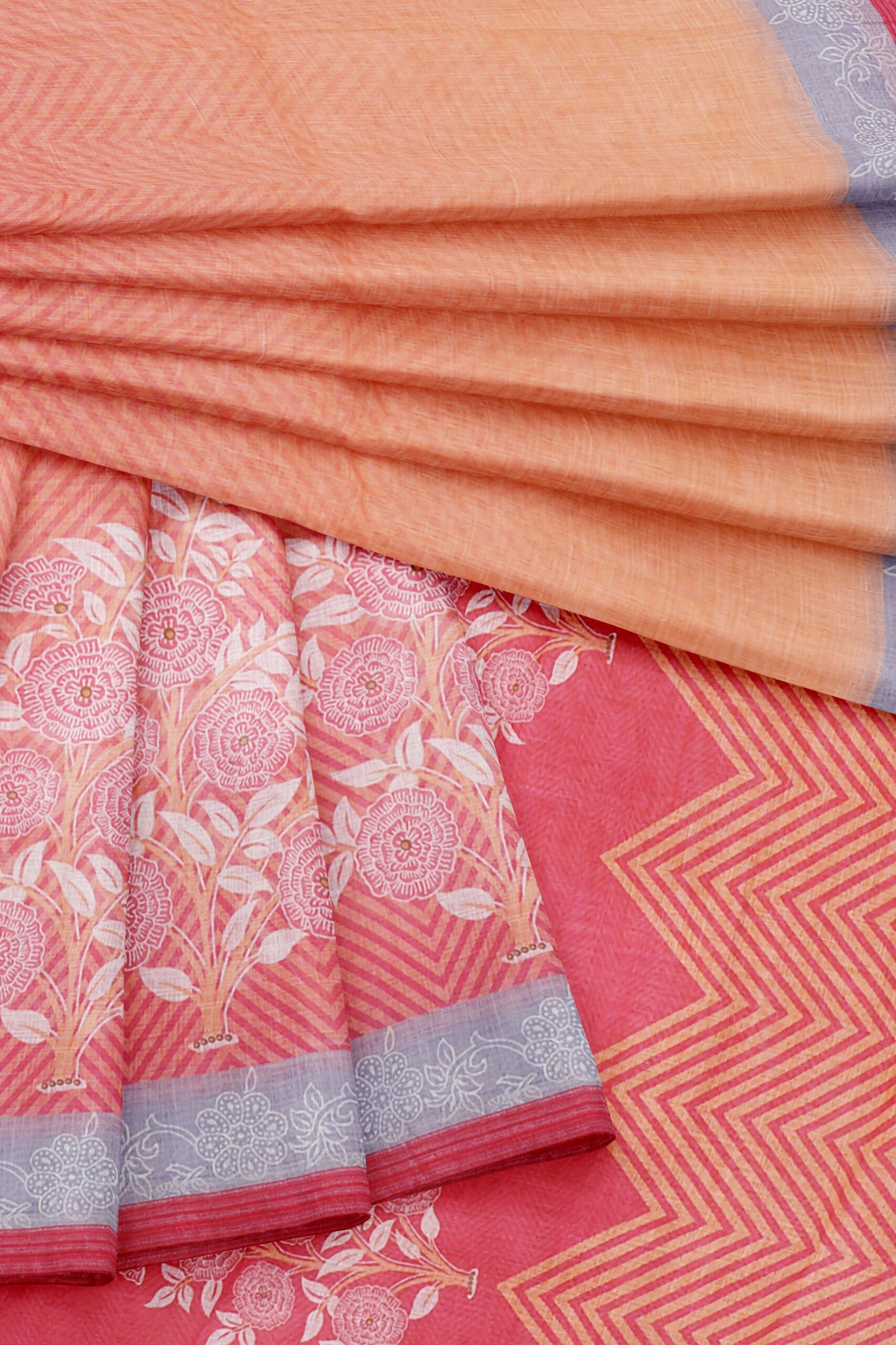Baby pink saree with white border - Image 5