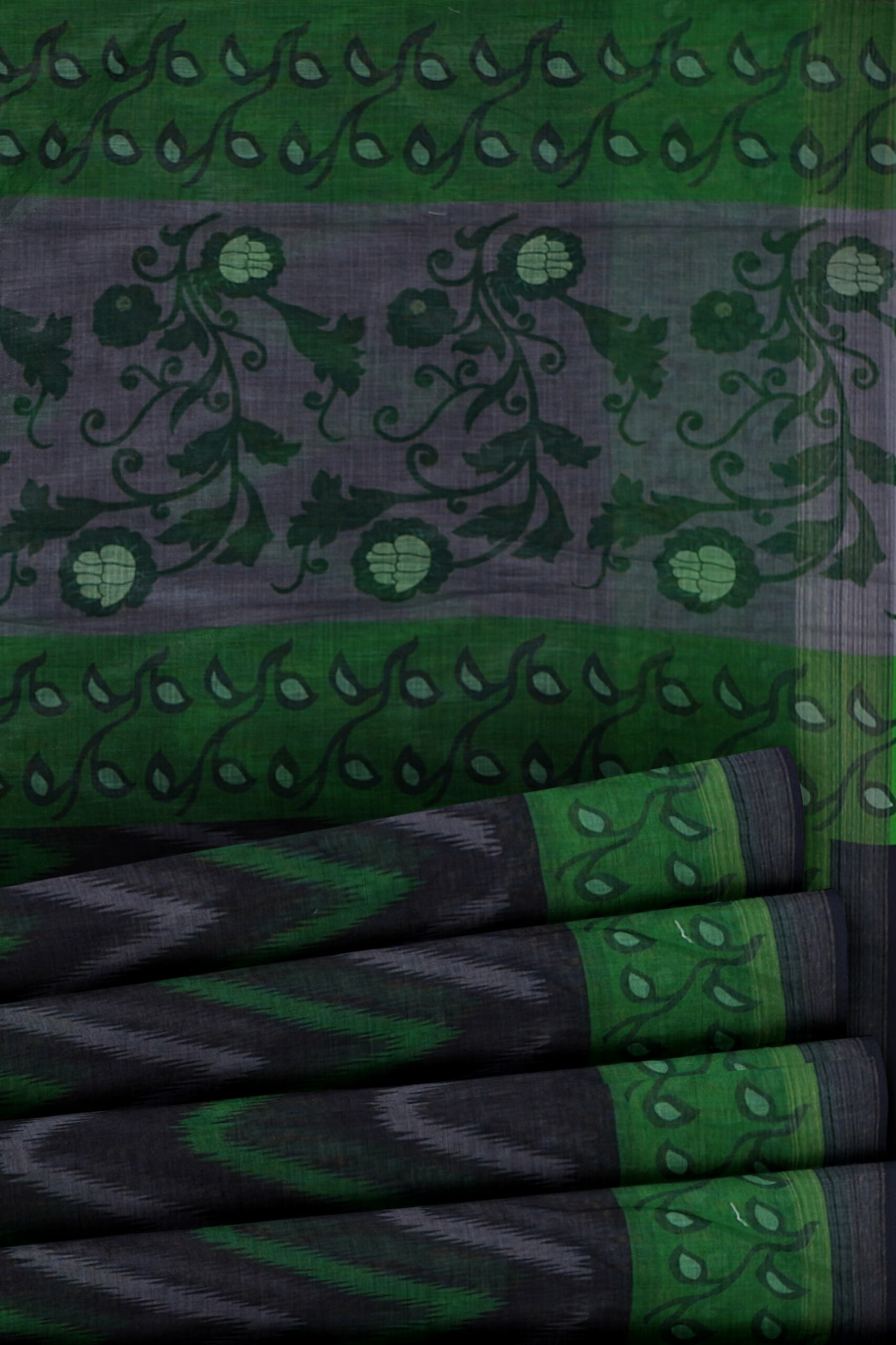 Black saree with dark green border - Image 4