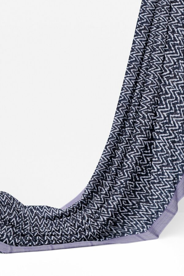 Black saree with light purple border - Image 3