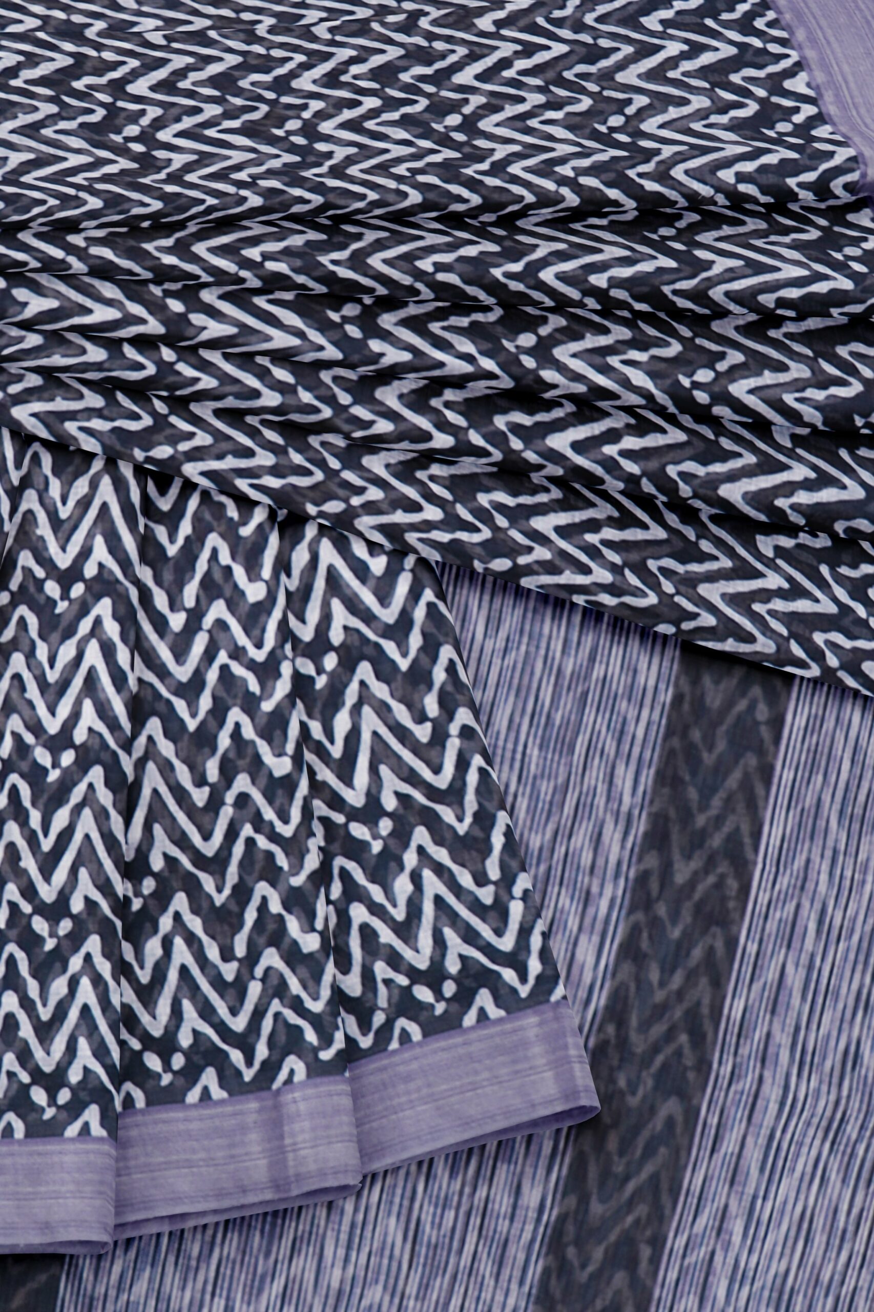 Black saree with light purple border - Image 5