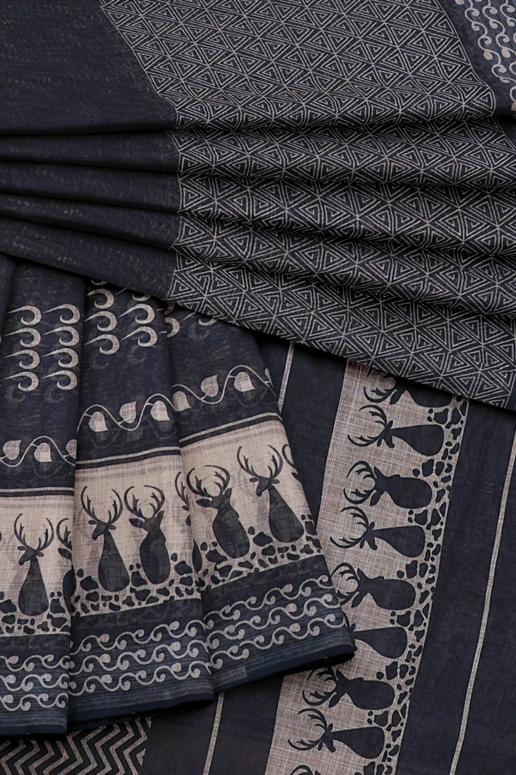 Black saree with white design black border - Image 5