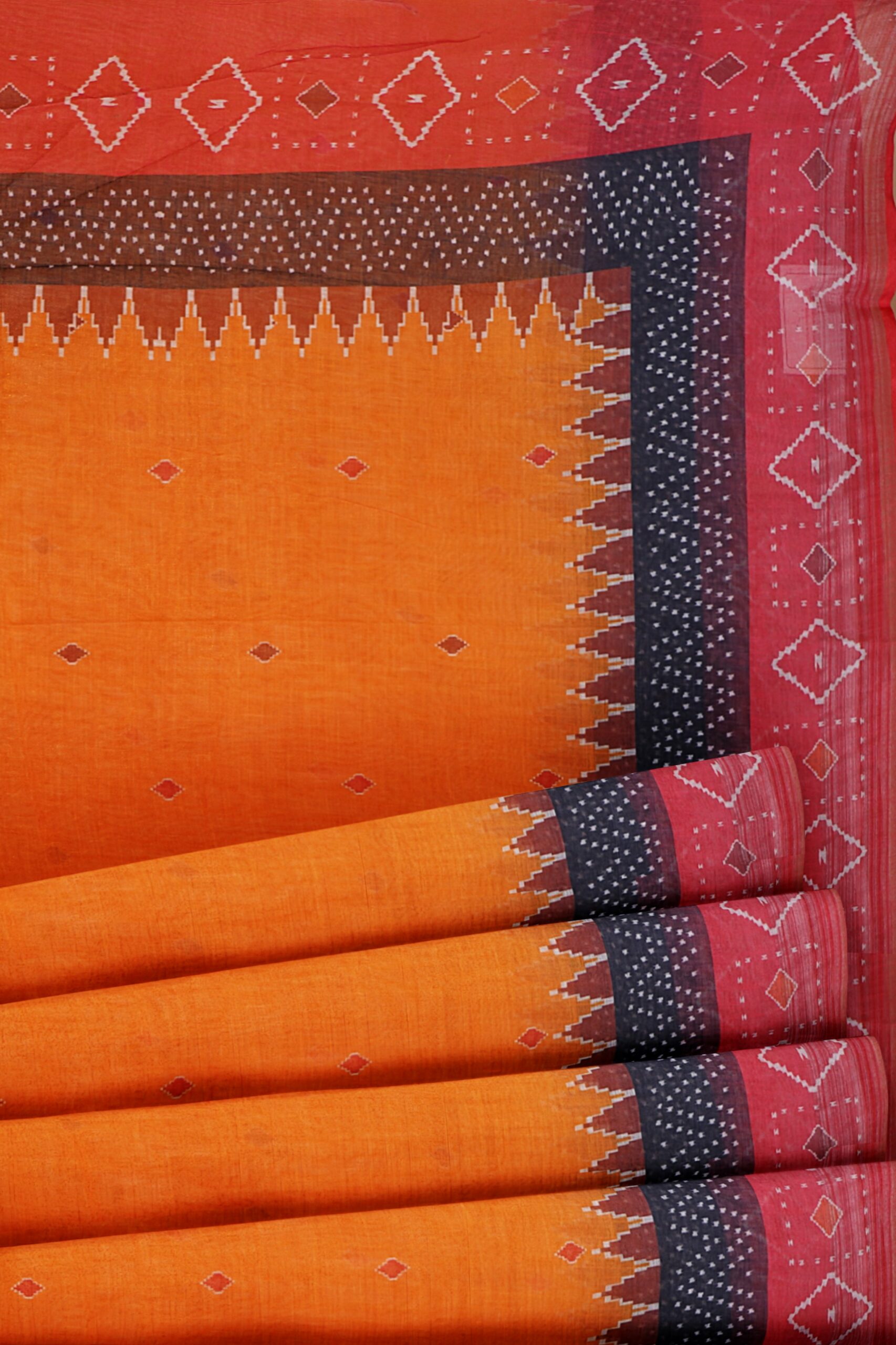 Orange saree with red border - Image 4