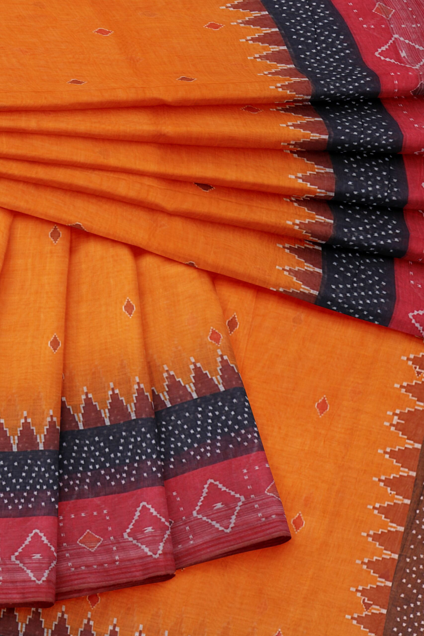 Orange saree with red border - Image 5
