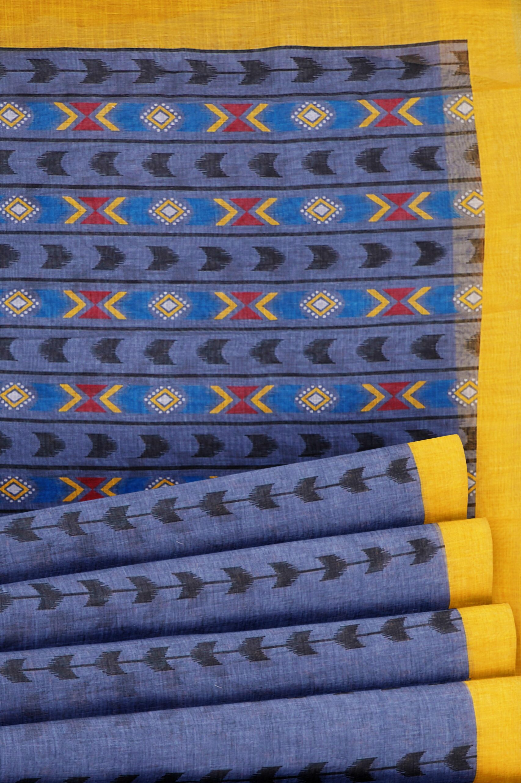 Purple saree with yellow border - Image 4