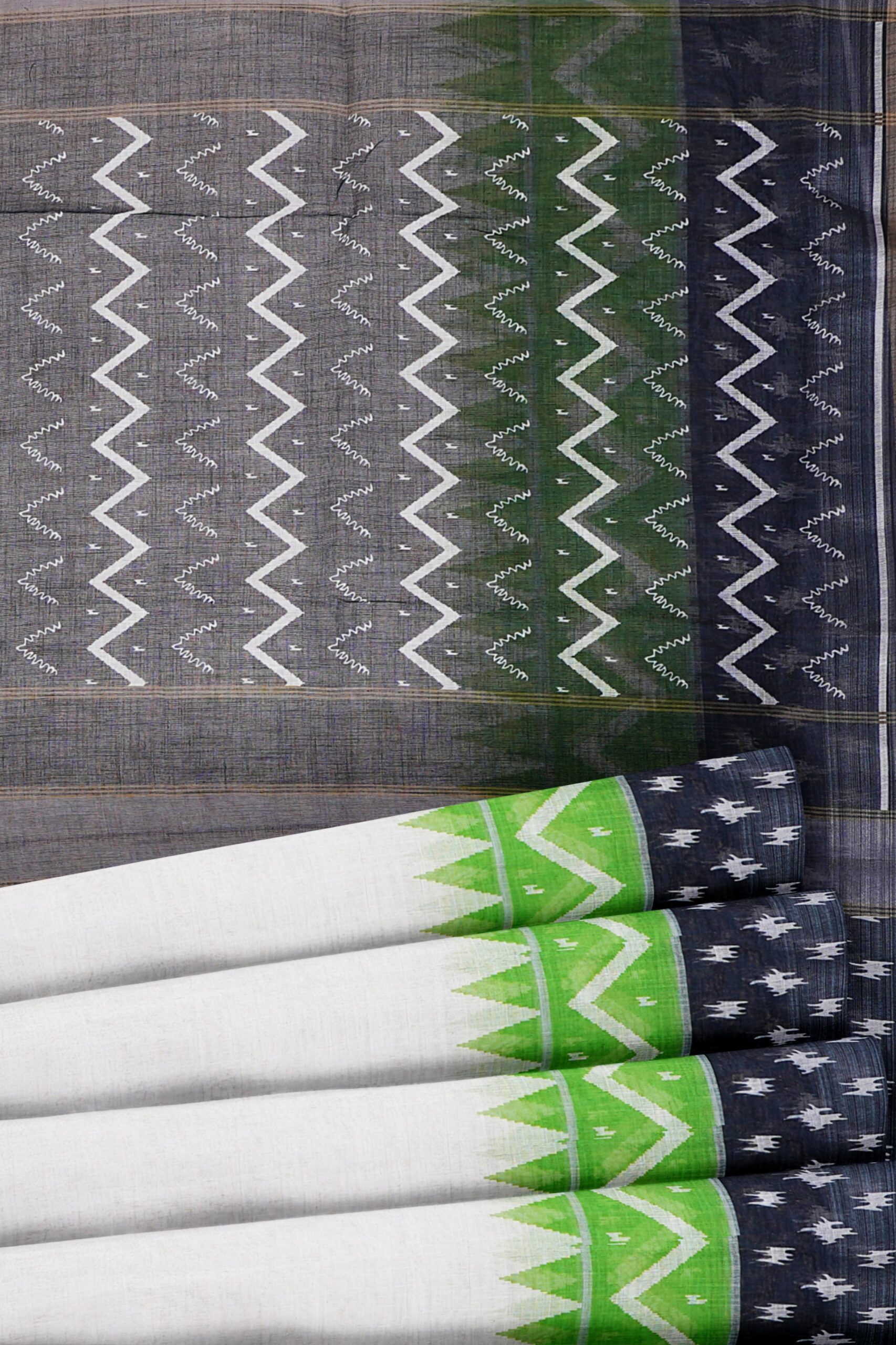 White saree with black and green border - Image 4