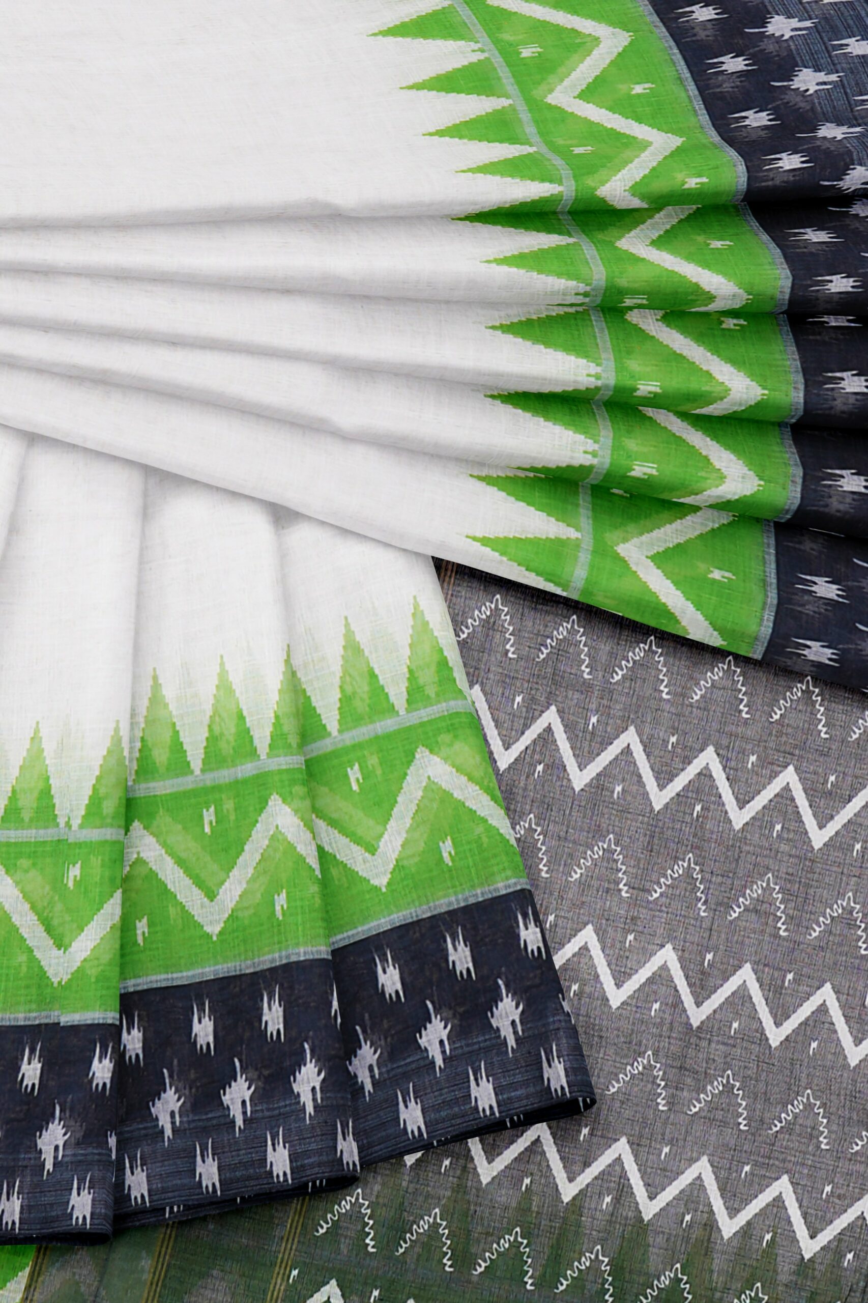 White saree with black and green border - Image 5