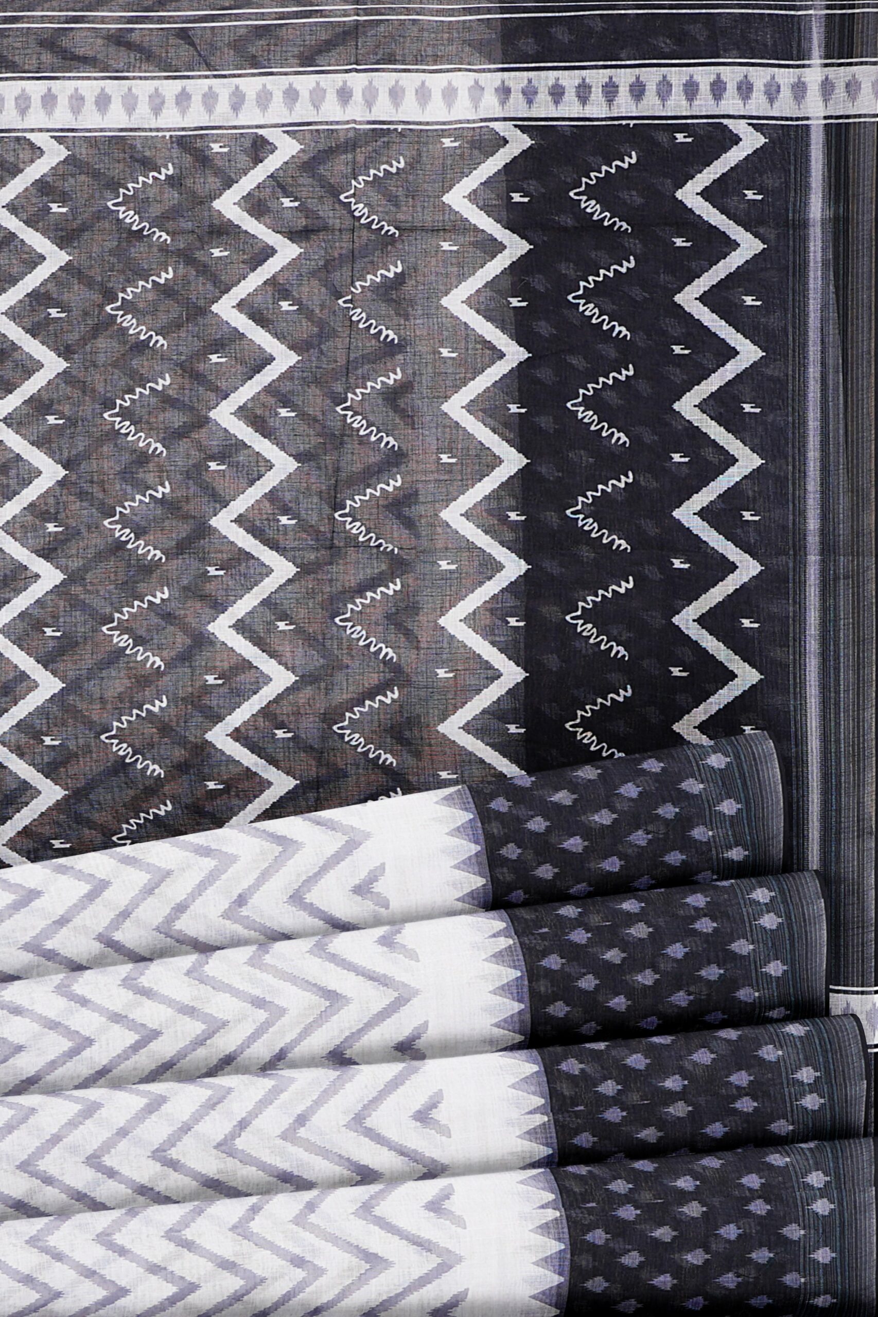 White saree with black border - Image 4