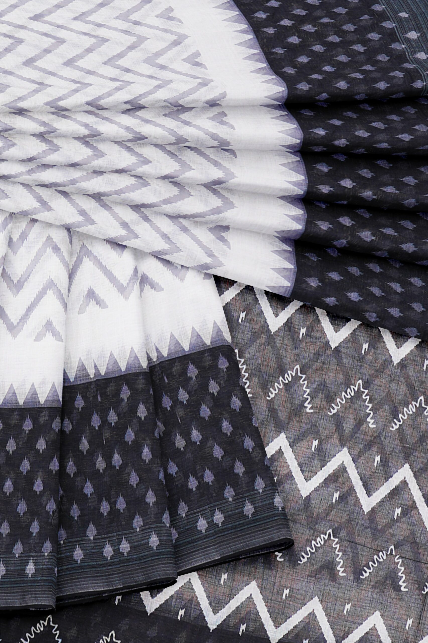 White saree with black border - Image 5