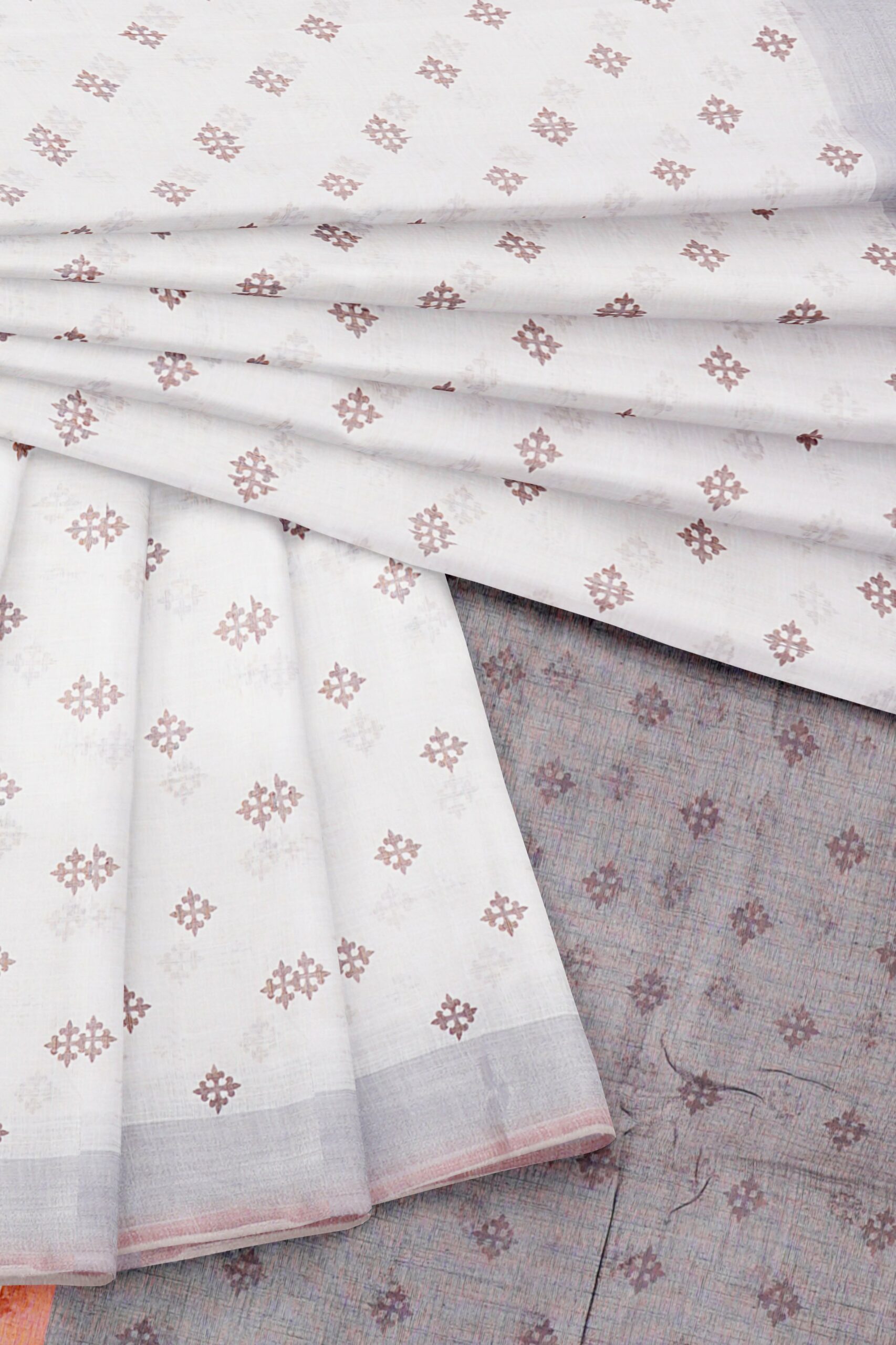 White saree with light grey border - Image 5